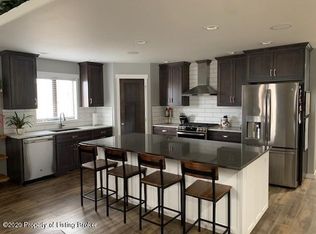 1637 Sunrise Dr, Dickinson, ND 58601