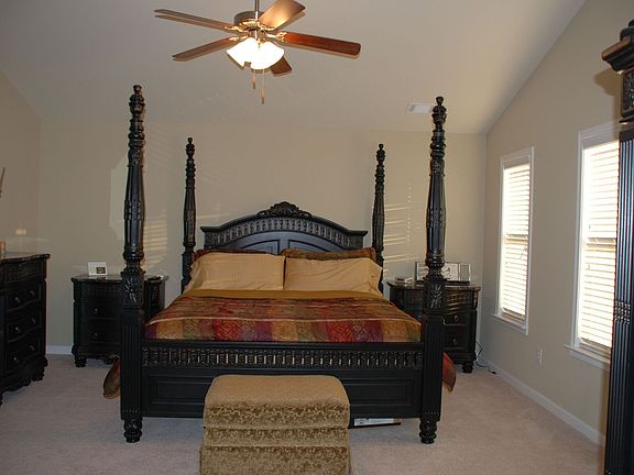 Lage Master suite accomodates a lot of big furniture and space for sitting
