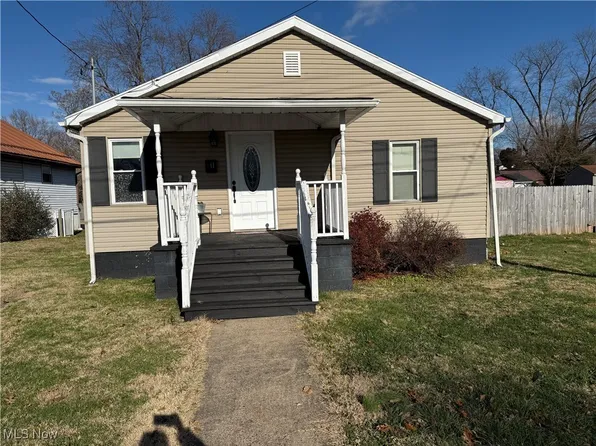 611 19th St, Vienna, WV 26105