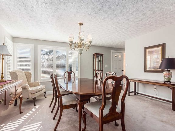 3rd image of 3876 Equestrian Ct