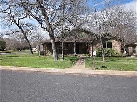 1st image of 1701 Greenwood Dr
