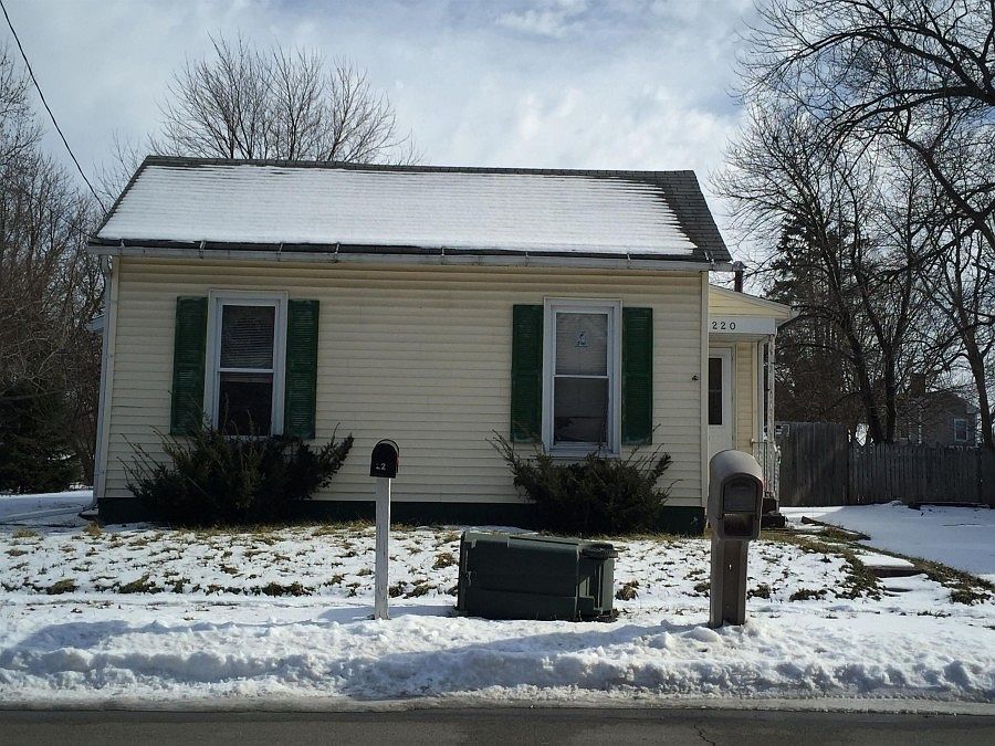 1st image of 220 N Wood St