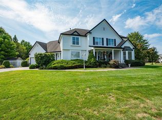2 Riviera Ct, Wading River, NY 11792