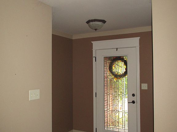 3rd image of 119 Thornwood Ln