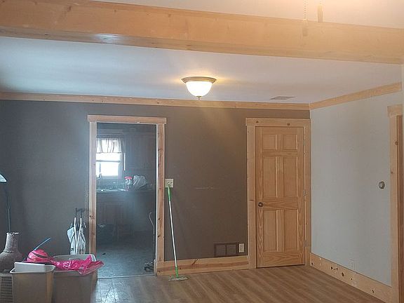 Dining room into kitchen