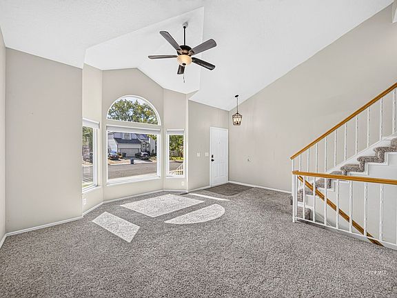 3rd image of 2126 Colonial Dr
