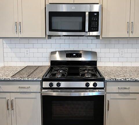 3rd image of 392 Aldergate Drive