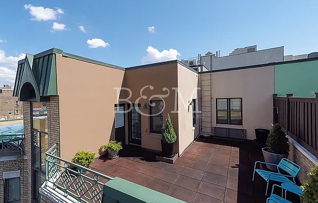 Sold by Brick&Mortar | media 10