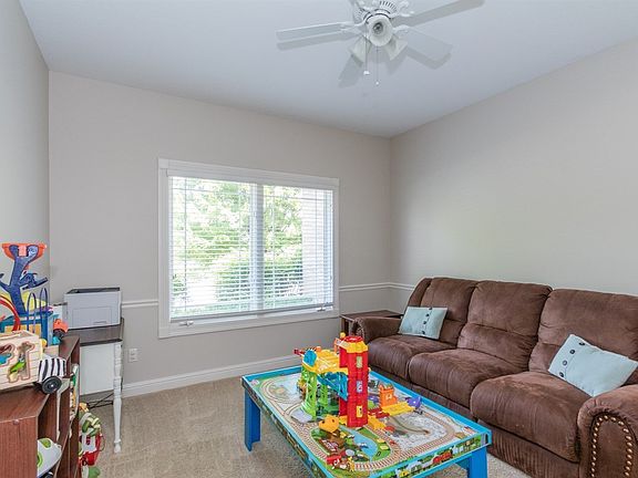 Nice front office right off the entry. Currently used as a kids playroom.