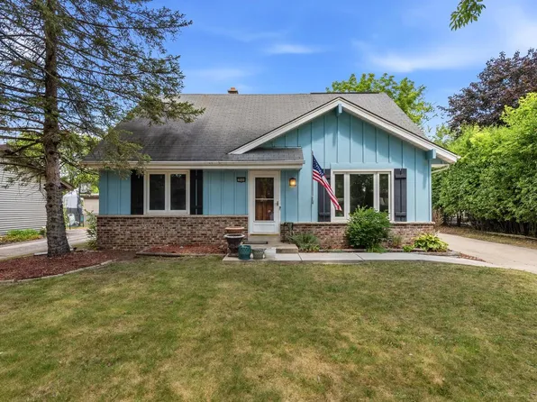 10404 W Darnel AVENUE, Milwaukee, WI 53224