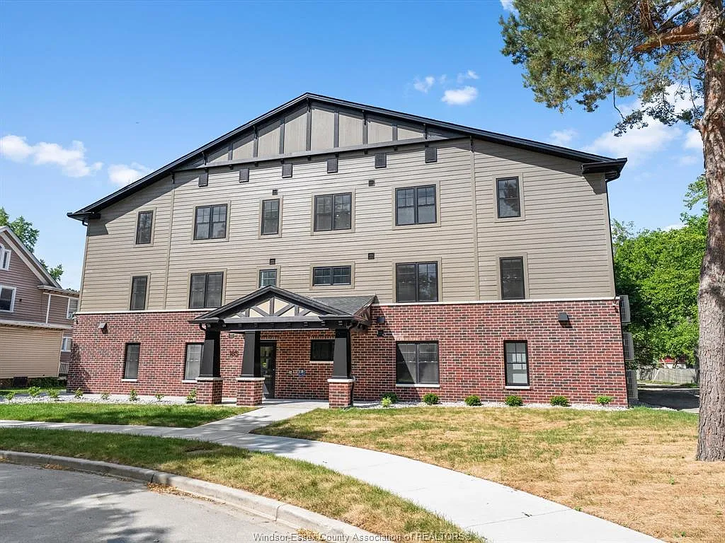4 bed, $3,800 — Photo 2