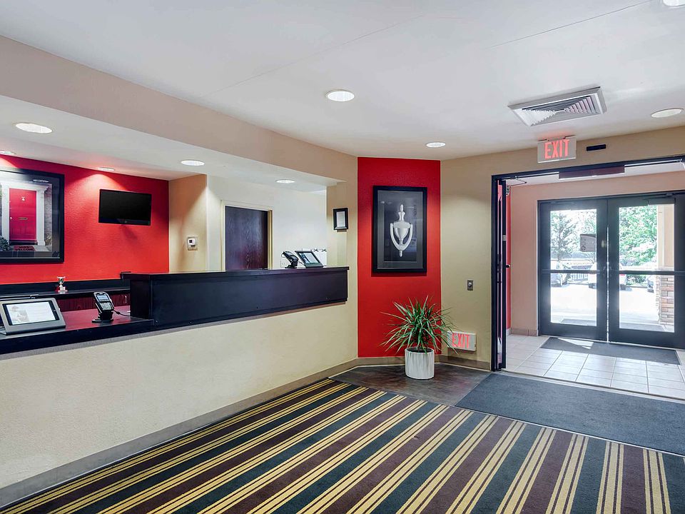 Lobby and Guest Check-in