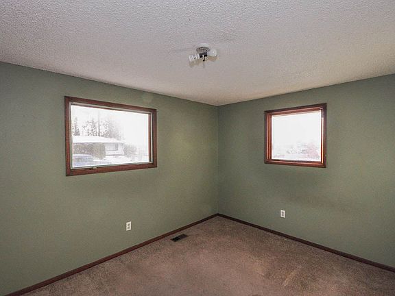 5th image of 3722 W Francis Ave