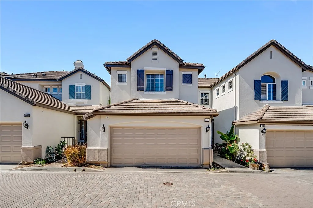 2 bed, 2.5 bath, 1080 sqft, $3,600 — Photo 3