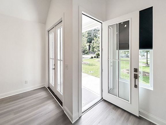 5th image of 403 Burgundy Way