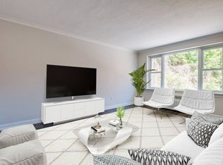 18 Anglesey Blvd #305, Toronto, ON M9A 3B3