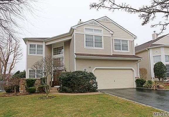2nd image of 27 Hamlet Dr