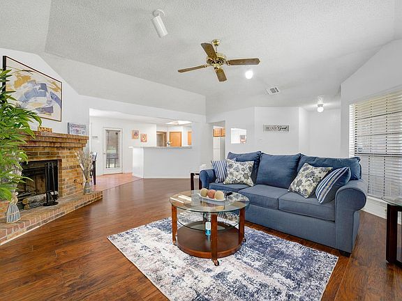 3rd image of 4823 Hollow Ridge Rd
