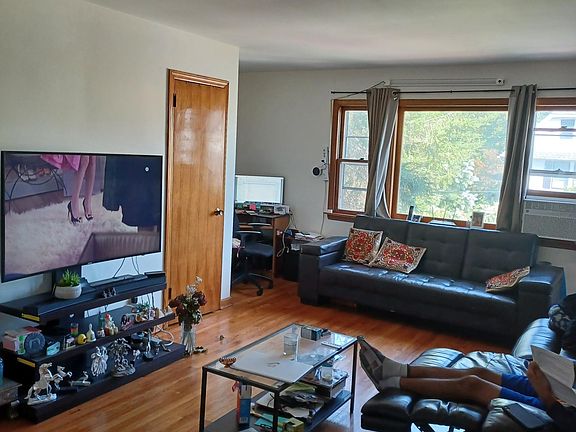 2nd image of 44 Ocean St