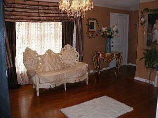 3rd image of 142 Heather Dr