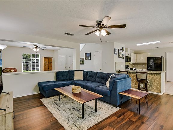 5th image of 16810 Bailey Jean Dr