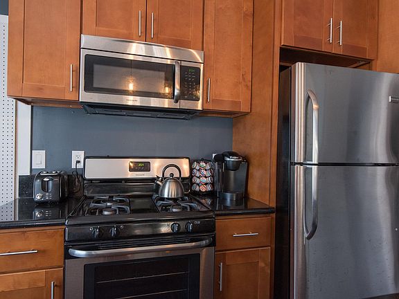 4th image of 1203 N Mariposa Ave