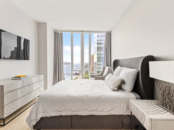 10 Riverside Boulevard image 8 of 19