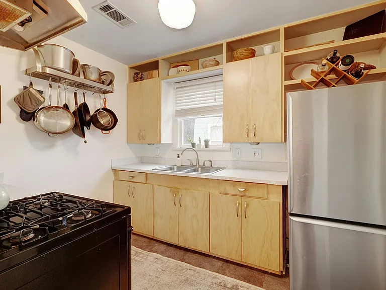 1008 E 43rd St — Photo 15