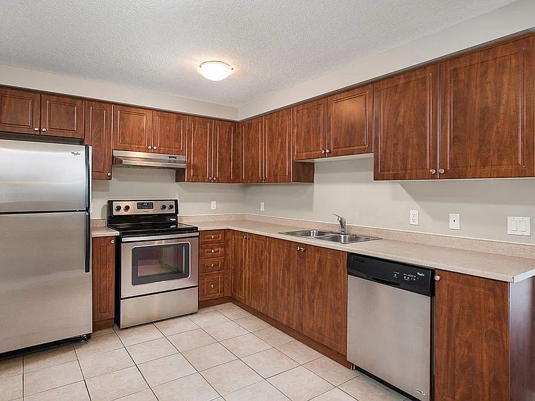 245 Lena Cres — Photo 9