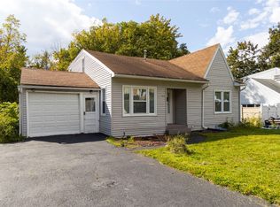 712 Pickwick Dr, Vestal, NY 13850