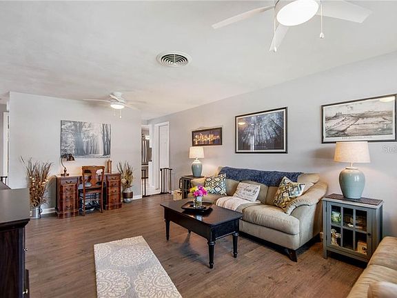 4th image of 4808 Blossom Dr