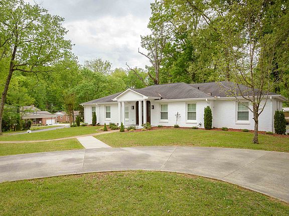 3rd image of 102 Colonial Dr