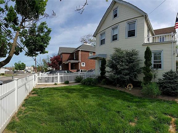 4th image of 26 W Mineola Ave