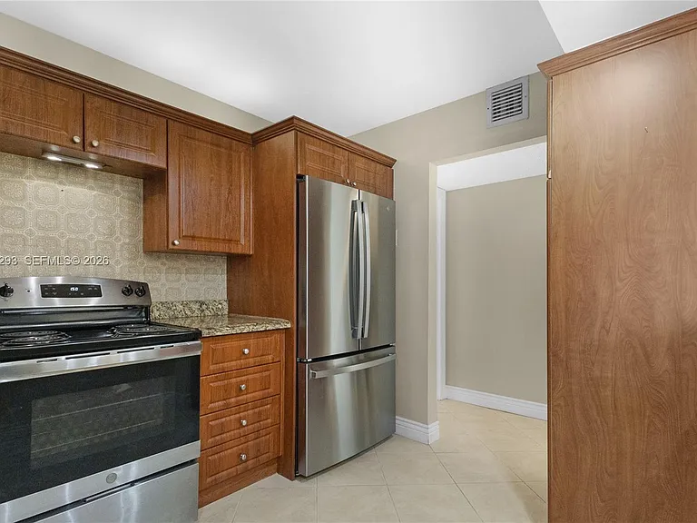200 Leslie Dr #902 — Photo 9