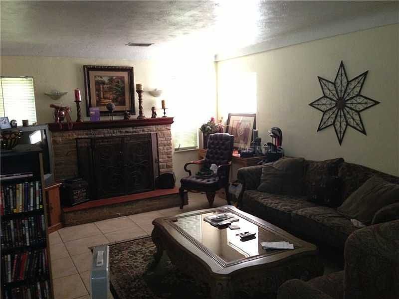 2nd image of 201 Lake Griffin Cir