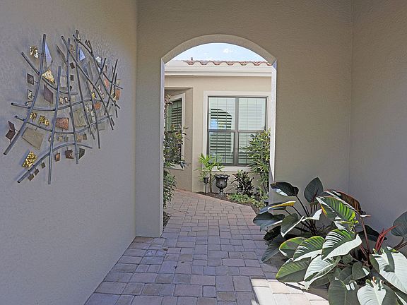 4th image of 8181 Venetian Pointe Dr