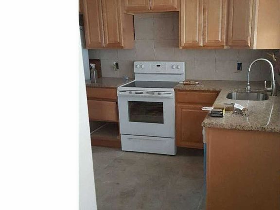 5th image of 100 S Avon Dr