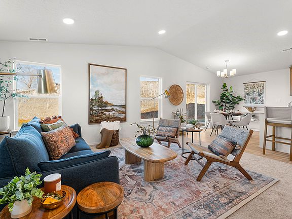 5th image of 894 SE Starview Ave