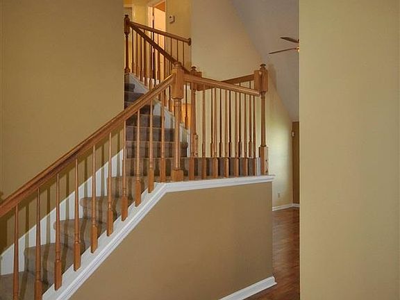 5th image of 208 Brushcreek Dr SW