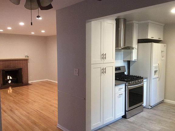 3rd image of 418 E Colorado Blvd