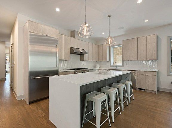 4th image of 1229 W Carmen Ave #3