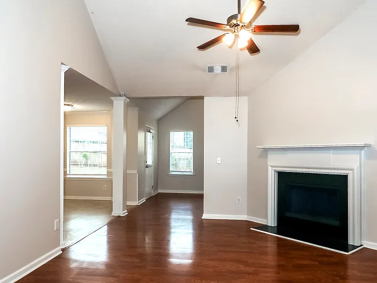 5250 Yellow Pine Dr — Photo 3