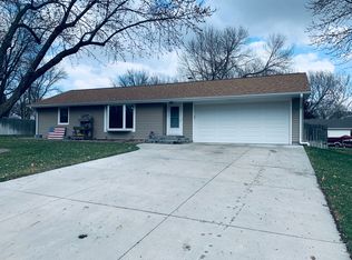 520 Maple St, Hickman, NE 68372