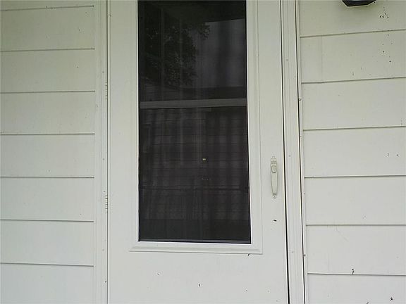 3rd image of 2063 Shelby Ave