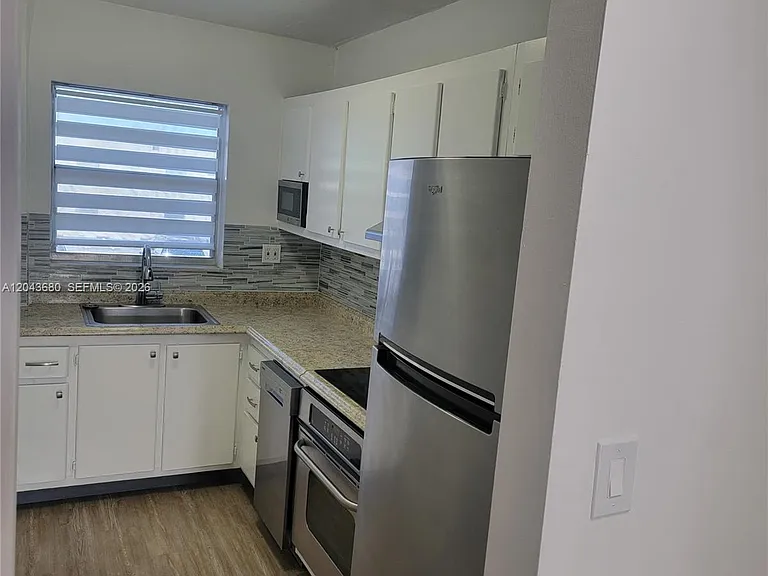 1700 Cleveland St #203 — Photo 2