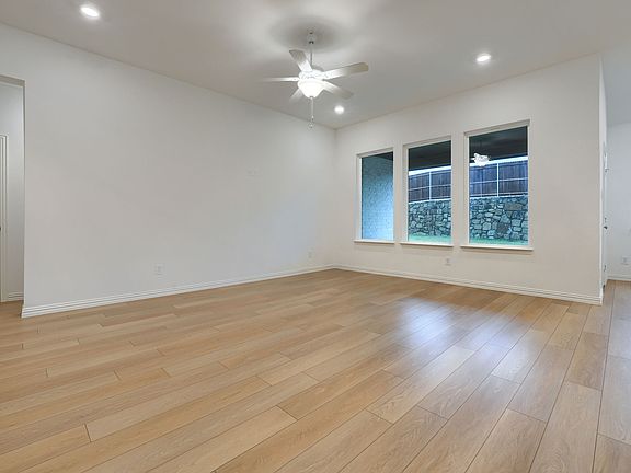 4th image of 4300 Foxglove Dr