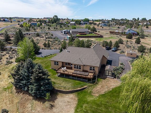 3rd image of 2310 SE Bitterbrush Dr