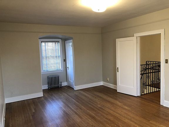 2nd image of 2567 47th St