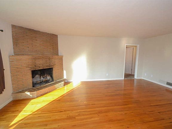 4th image of 4015 E Cornell Ave