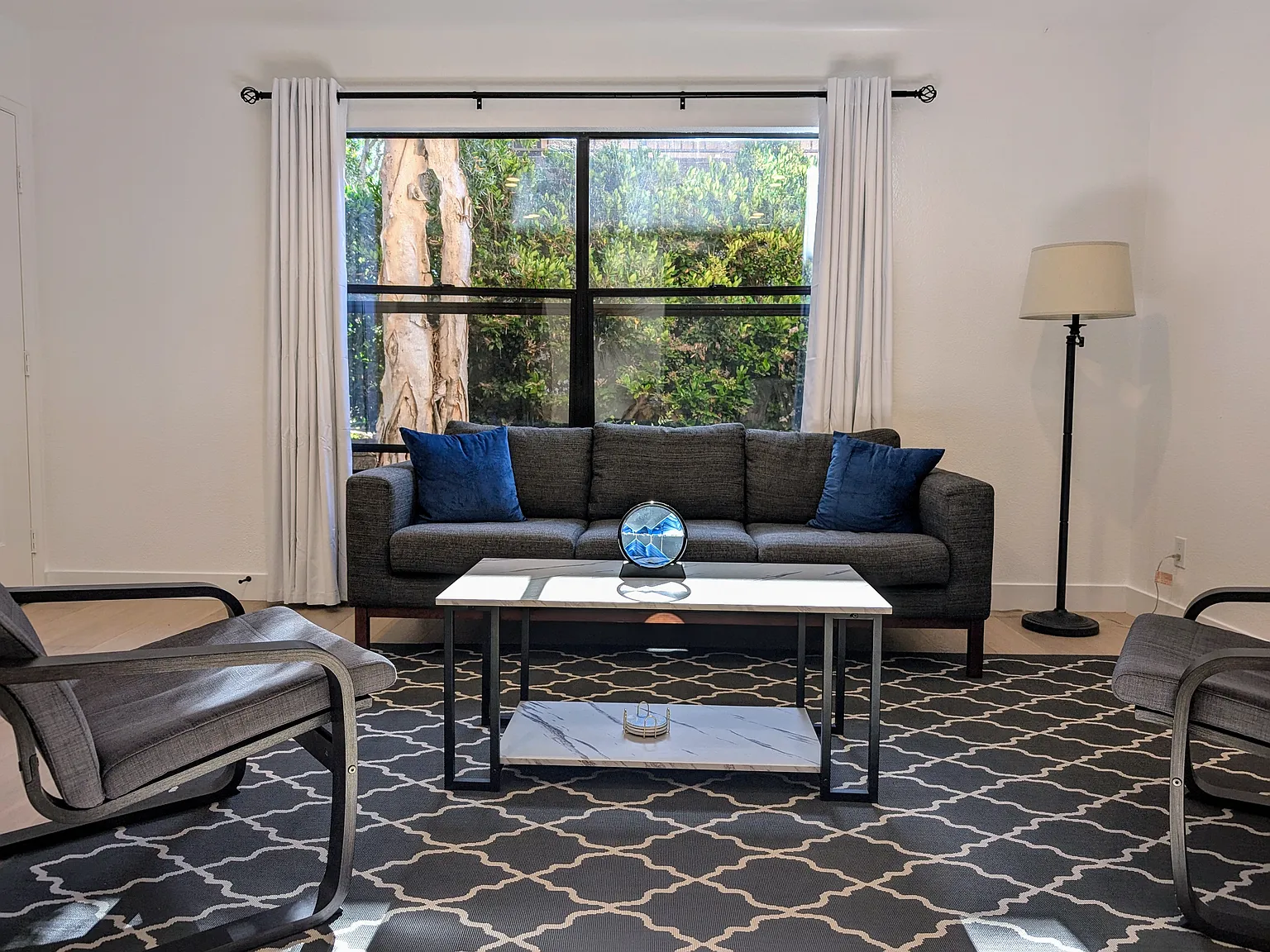 2 bed, 908 sqft, $4,950 — Photo 3